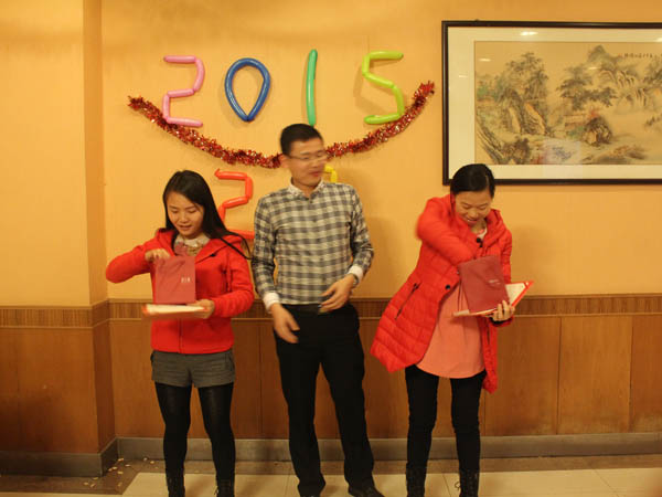 Huawanda USB stick factory celebrates 2015 annual meeting